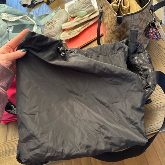 Go Dash Dot Black Quilted Camo Duffel Gym Bag Travel Tote w/ Removable Pouch - Picture 3 of 11